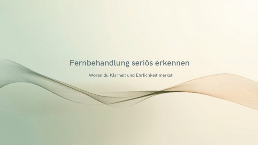 Fernbehandlung seriös erkennen – sanfte Lichtwellen in Salbeigrün und Sand, Quantum Health Synergy