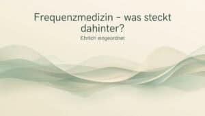 Frequenzmedizin: was steckt dahinter? Ruhige Wellen in Salbeigrün und Sand, Quantum Health Synergy