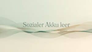 Sozialer Akku leer: ruhige Lichtwellen in Salbeigrün und Sand, Quantum Health Synergy